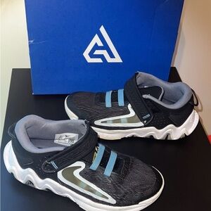 Nike Giannis Immortality 2 Kids Basketball Shoes Size 3Y Black Blue WITH BOX